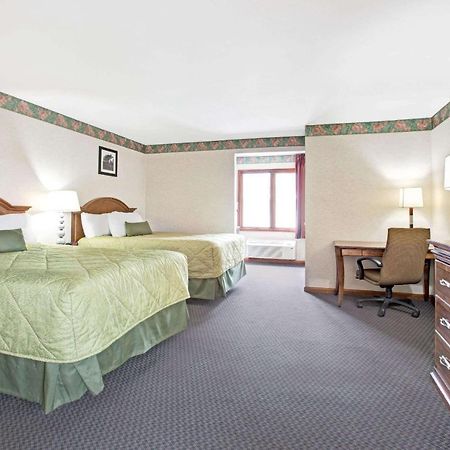 Ramada By Wyndham Flemington Hotel Екстериор снимка