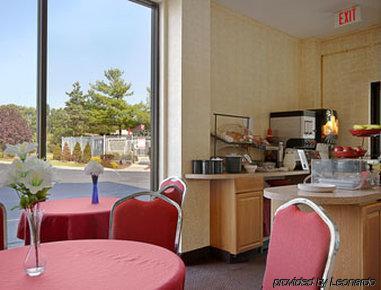 Ramada By Wyndham Flemington Hotel Ресторант снимка