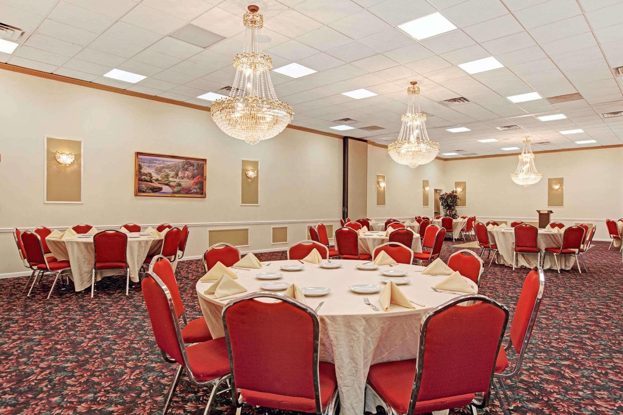 Ramada By Wyndham Flemington Hotel Екстериор снимка