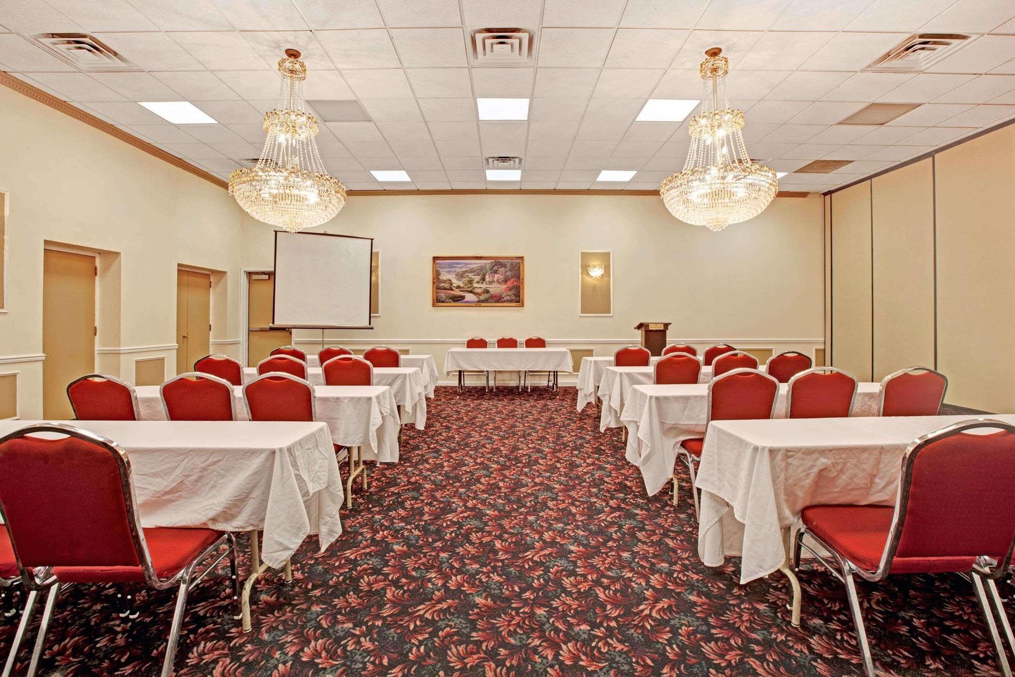 Ramada By Wyndham Flemington Hotel Екстериор снимка