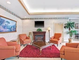Ramada By Wyndham Flemington Hotel Екстериор снимка